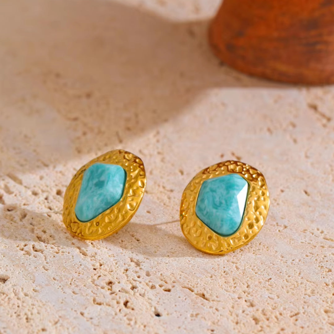 Brincos de amazonita en baño de oro 18k, Aretes geométricos con piedra natural, Joyería dorada con diseño elegante y moderno
https://lenorajewelry.com/brincos-amazonita-natural-oro-18k
