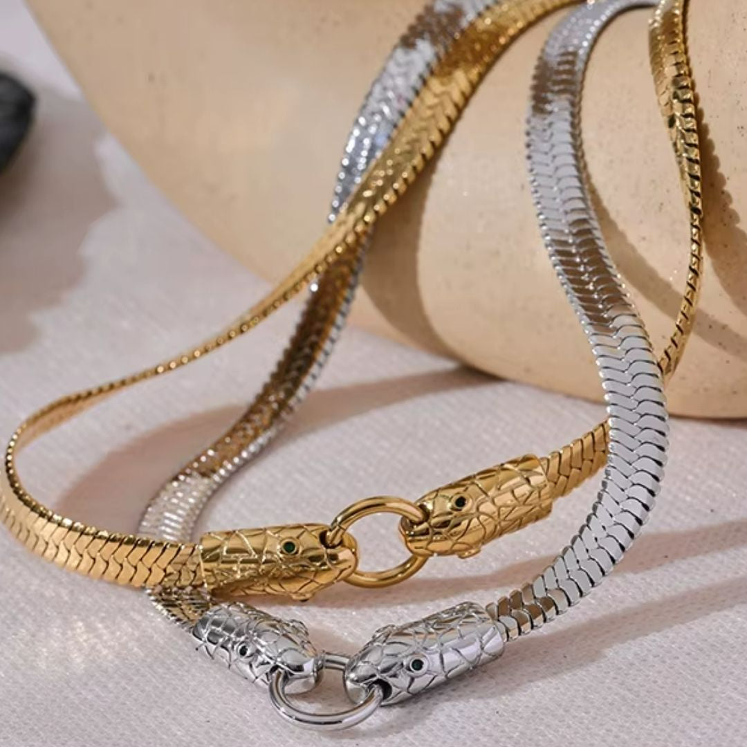 Choker Dorado Selene acero inoxidable – lenorajewelry.com/choker-dorado-selene, choker dorado mujer, collar corto elegante, joyería minimalista, choker de acero inoxidable, collar dorado resistente al agua, joyería LENORA