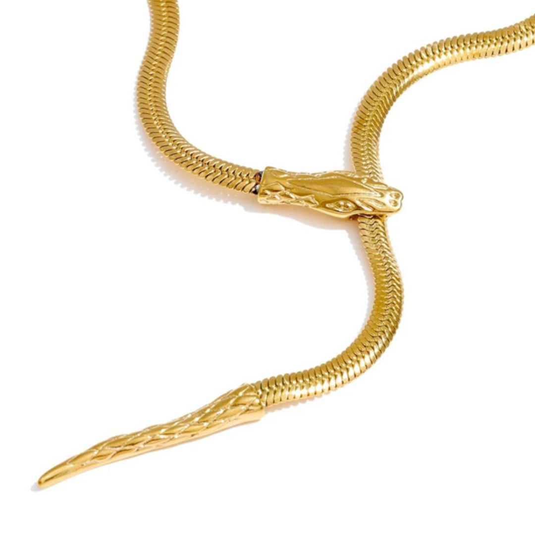 Collar dorado largo de acero inoxidable elegante – lenorajewelry.com/collar-dorado-ajustable-acero-lenora, collar dorado mujer, collar ajustable moderno, collar acero inoxidable, joyería femenina de lujo, collar largo elegante, lenora joyería