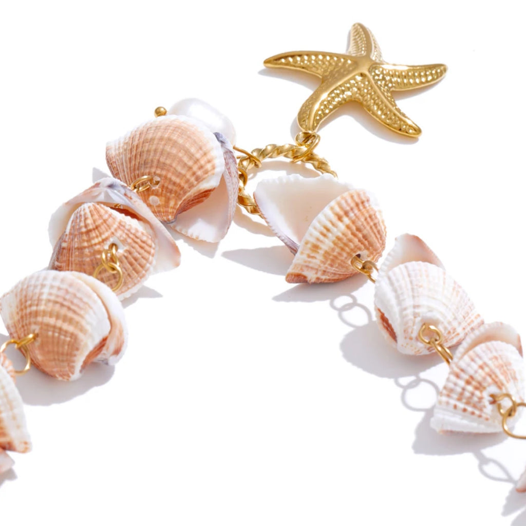 Collar Estrella Abisal con concha natural y oro 18k resistente agua – lenorajewelry.com/collar-estrella-mar-concha-oro
collar playero, joyería vacaciones, estrella de mar, concha natural, regalo verano, acero inoxidable oro, LENORA, joyas resistentes agua, collar ajustable, joyería oceánica