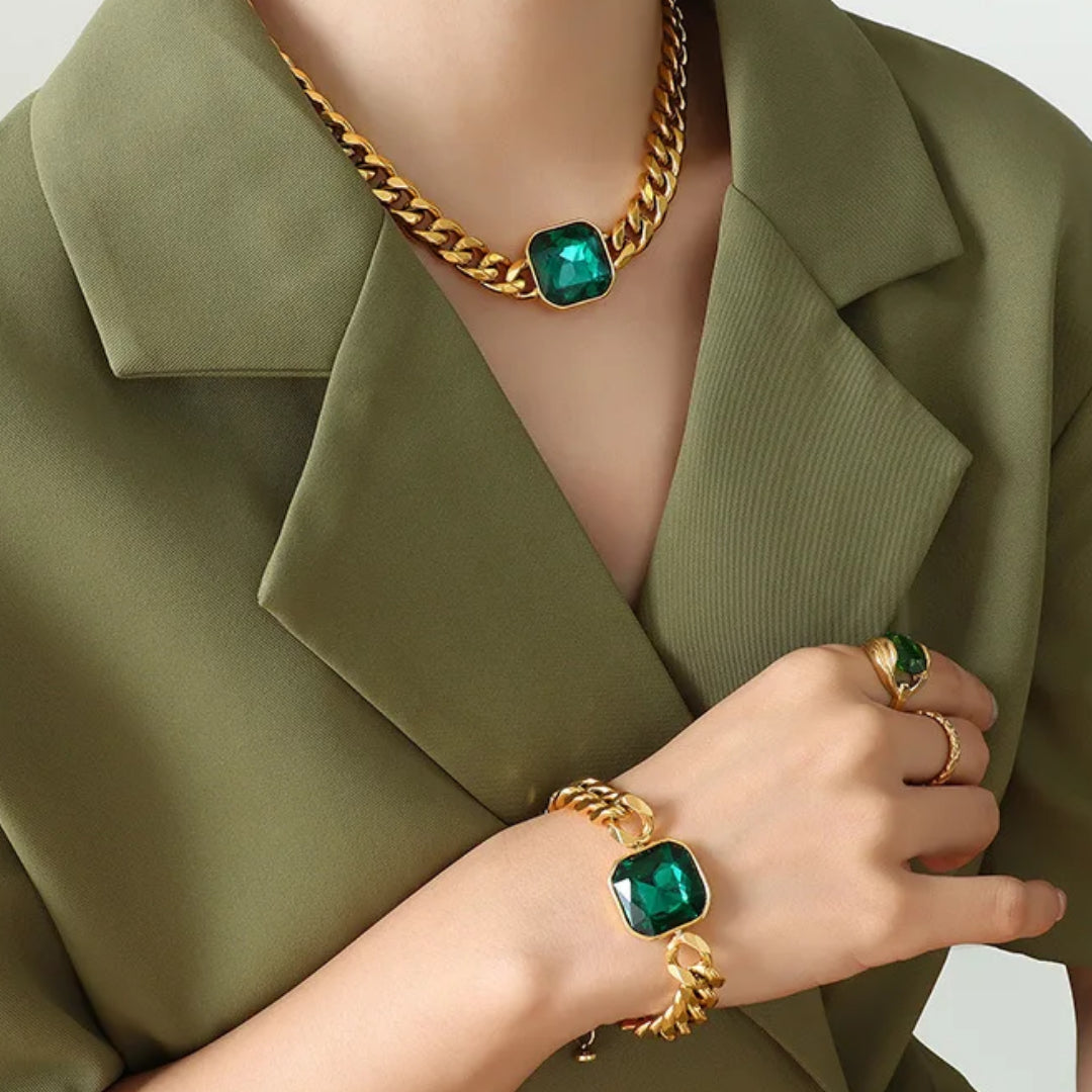Collar de cadena cubana gruesa con cristales verdes – lenorajewelry.com/collar-llamativo-lenora

Joyería de moda para mujer, collar dorado