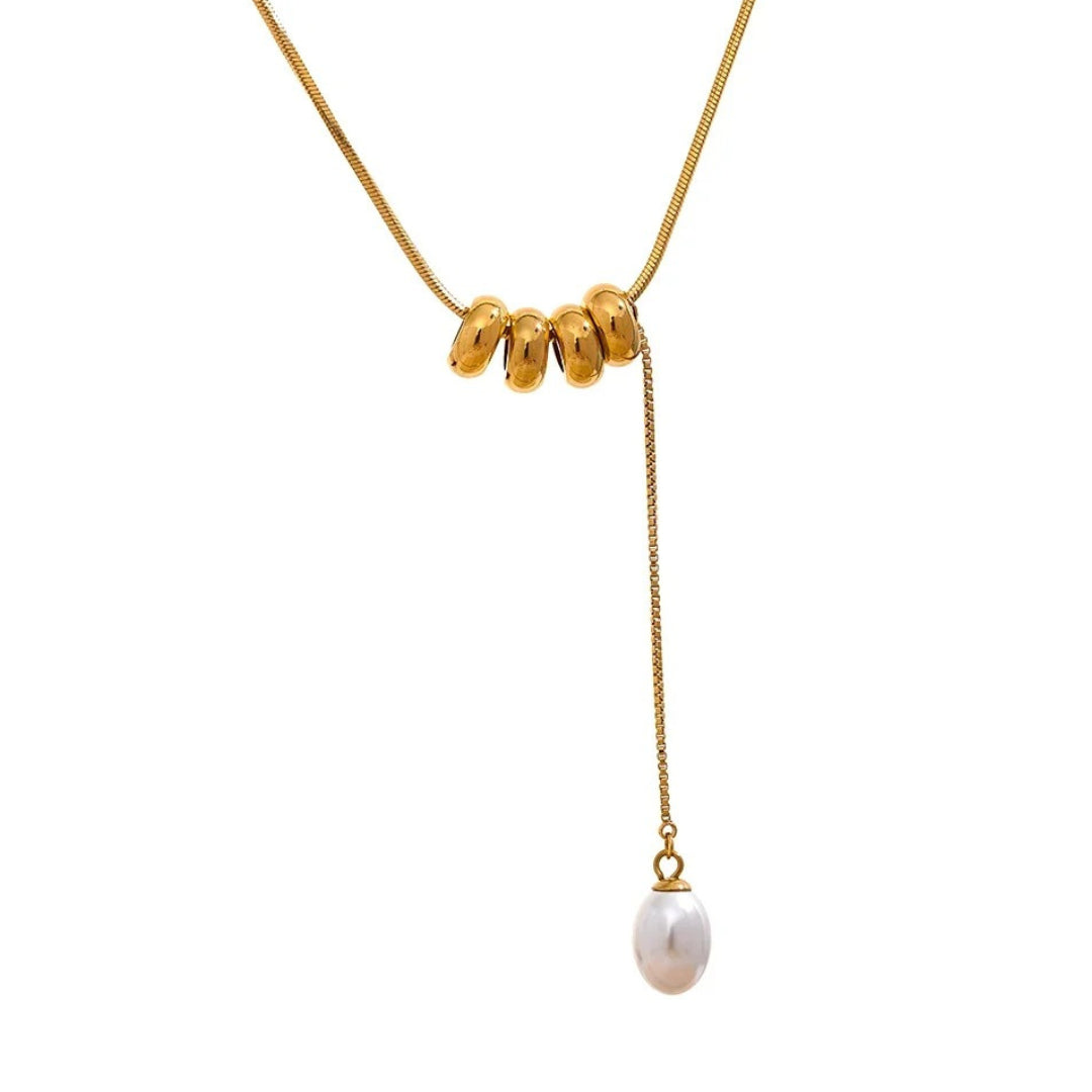 collar de perlas, joyería elegante para mujeres, accesorios bañados en oro, colgante geométrico, regalo sofisticado, lenorajewelry.com/collar-lumina-perla-oro