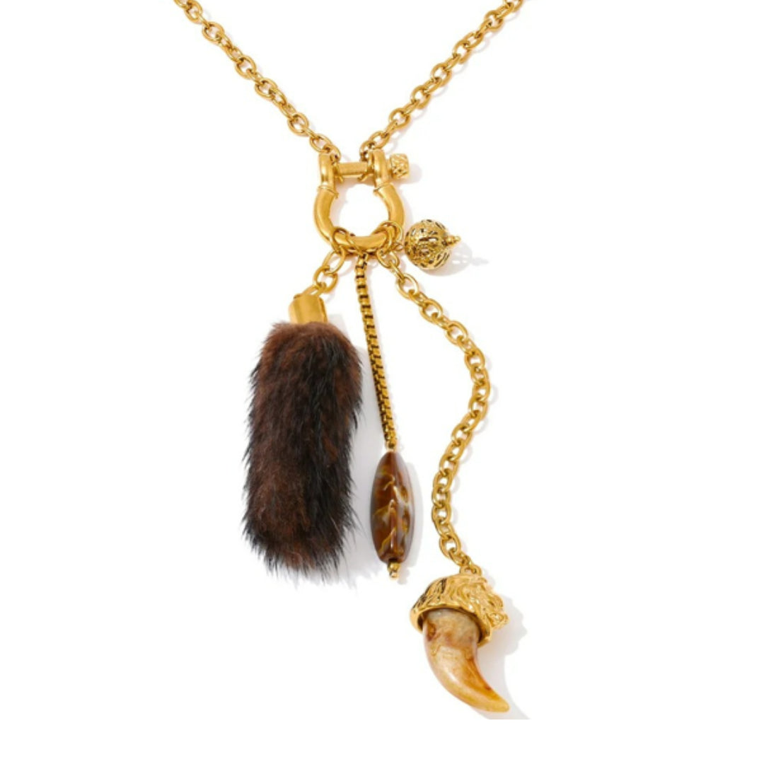 Collar Luxe Invierno largo con colgante – lenorajewelry.com/collar-luxe-invierno, collar largo suéter, collar con colgante resina, collar dorado mujer, collar otoño invierno, joyería artesanal lujo, collar resistente al agua, accesorios elegantes mujer, collar largo LENORA