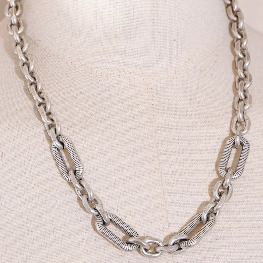 collar unisex, acero inoxidable, oro PVD, Urban Fortis, joyería urbana, accesorios resistentes, regalos para él/ella, moda atemporal, cadena gruesa