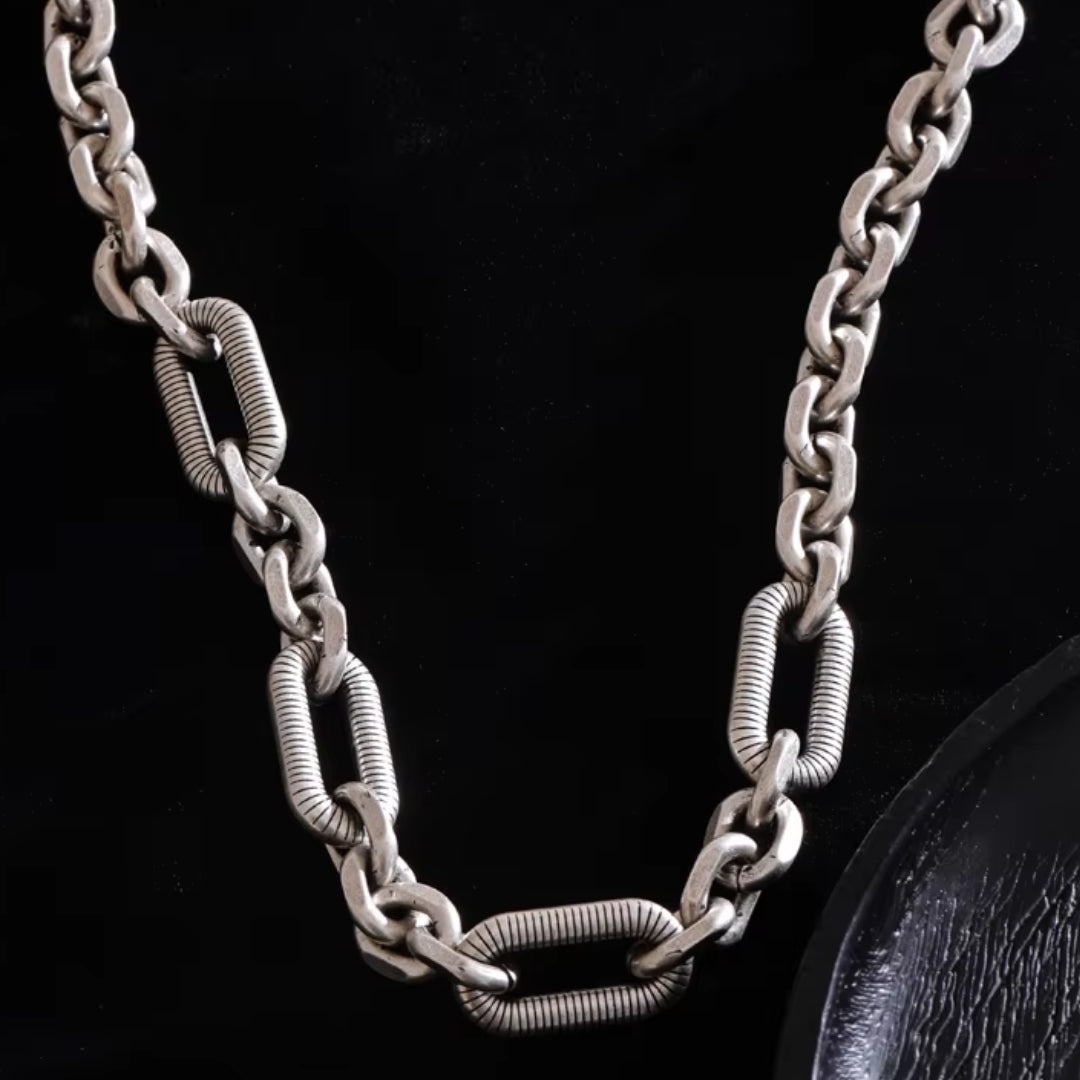 collar unisex, acero inoxidable, oro PVD, Urban Fortis, joyería urbana, accesorios resistentes, regalos para él/ella, moda atemporal, cadena gruesa