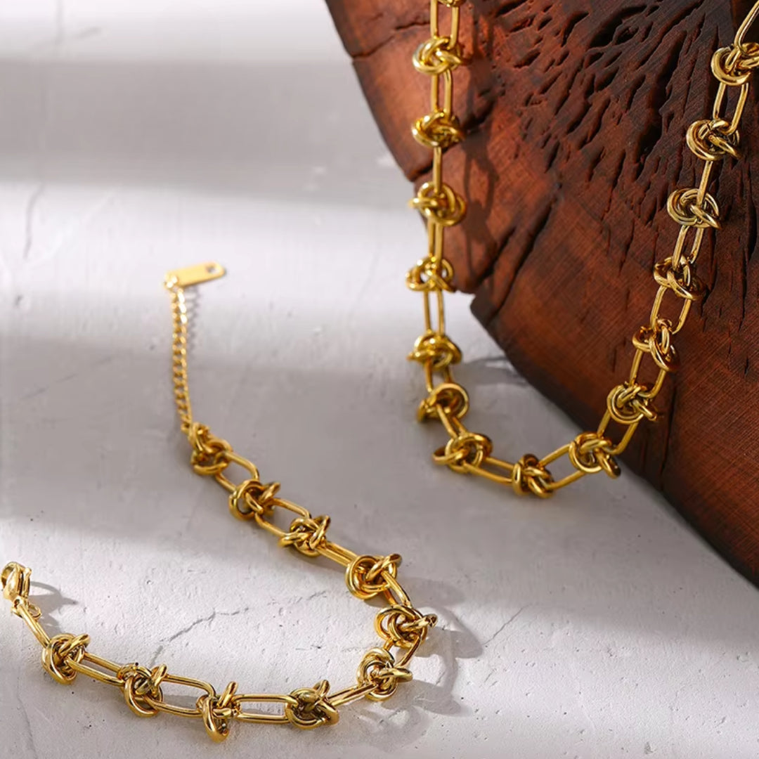  Collar geométrico de acero inoxidable con baño de oro de 18K
https://lenorajewelry.com/collar-brazalete-acero-inoxidable-oro-18k