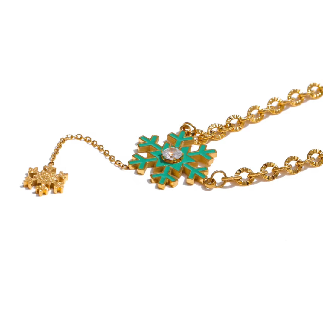 Collar con copo de nieve verde esmaltado y cadena dorada,  https://lenorajewelry.com/collar-copo-nieve-verde-zirconia-oro