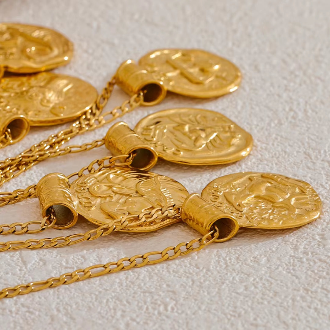 Collar de constelaciones dorado con diseño vintage, Collar zodiacal martillado en acero inoxidable, Joyería dorada 18k con signos zodiacales
https://lenorajewelry.com/collar-constelaciones-dorado-vintage-martillado