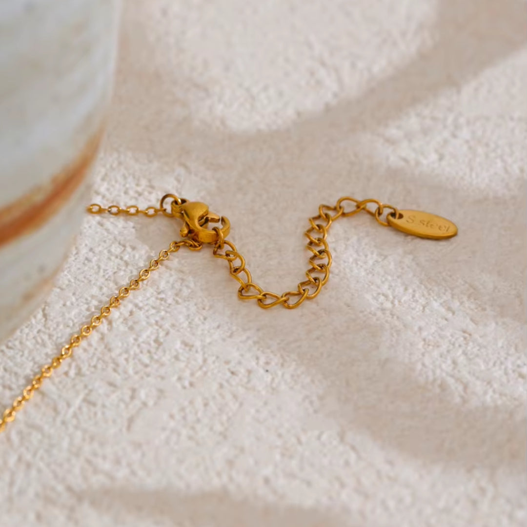 collar de cruz, zirconia cúbica, oro 18k PVD, joyería elegante, Luz Divina, regalos para mujer, collar ajustable, joyas hipoalergénicas, accesorios con significado