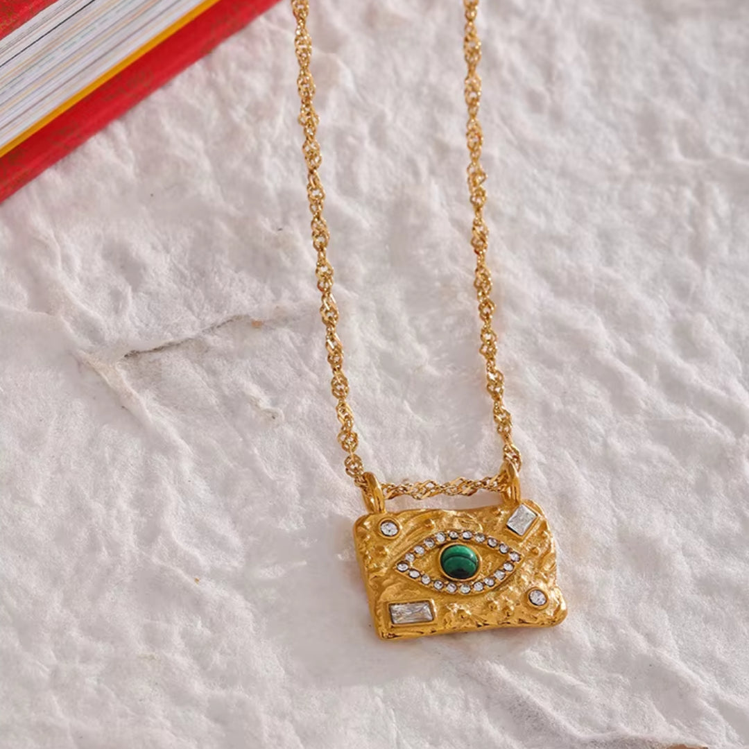 collar dorado, colgante cuadrado, collar de lujo, joyería geométrica, piedras naturales, circonitas cúbicas, collar hipoalergénico, joyería para mujer, collar elegante, accesorios sofisticados
https://lenorajewelry.com/collar-dorado-colgante-cuadrado-piedras-naturales