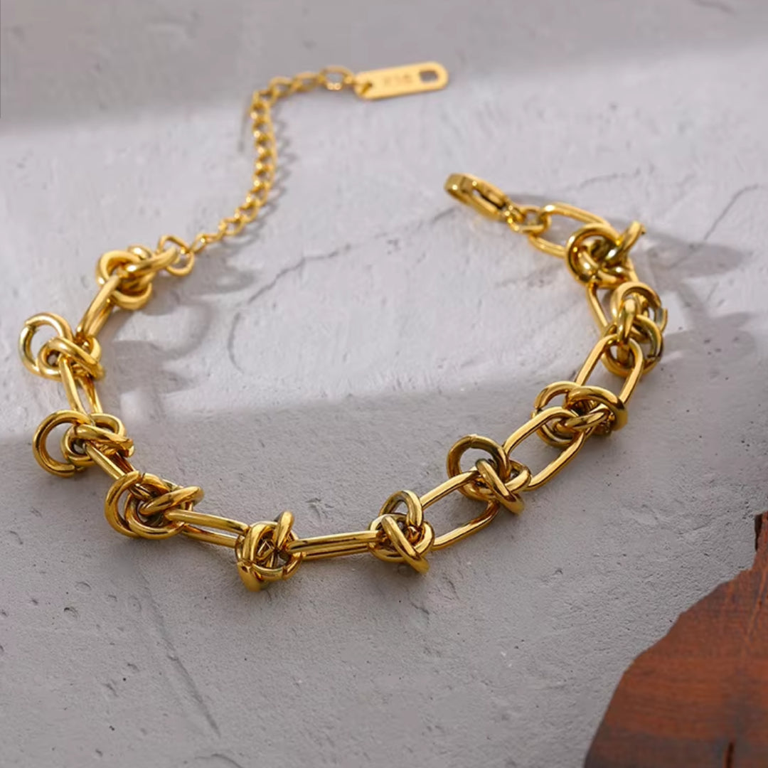  Collar geométrico de acero inoxidable con baño de oro de 18K
https://lenorajewelry.com/collar-brazalete-acero-inoxidable-oro-18k