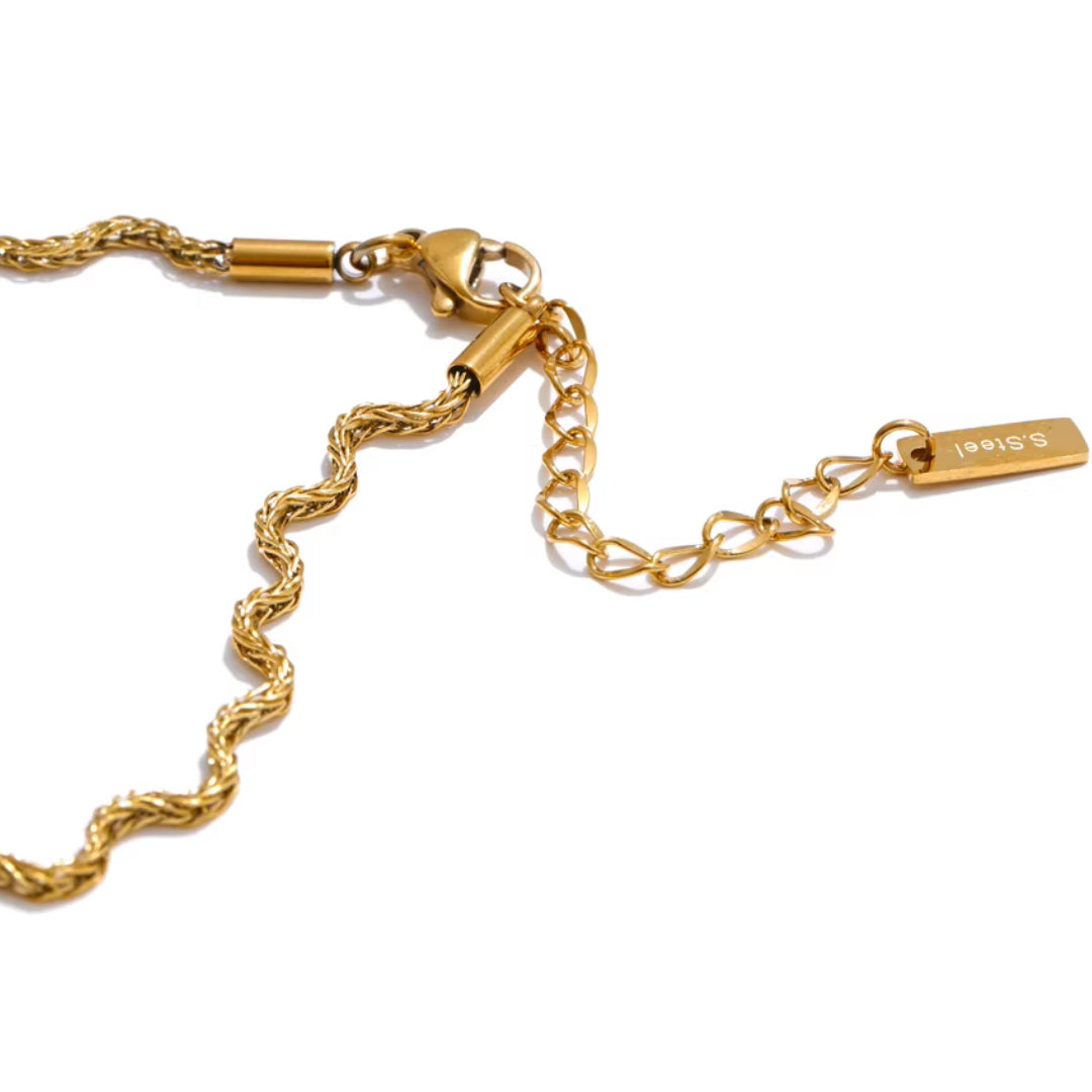 collar geométrico, oro PVD, acero inoxidable, joyería resistente al agua, Geo Aurea, regalos para mujer, collar de moda, joyas minimalistas, accesorios elegantes