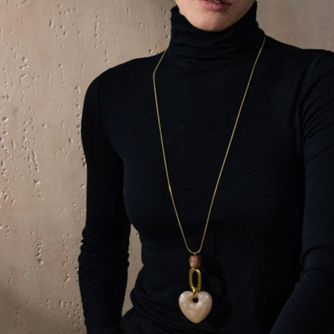 collar largo, collar de suéter, joyería geométrica, colgante corazón, resina acrílica, collar chapado en oro, accesorio resistente, joyería de otoño, moda de invierno, collar dorado para mujer
https://lenorajewelry.com/collar-largo-corazon-dorado-resina-acrilica
