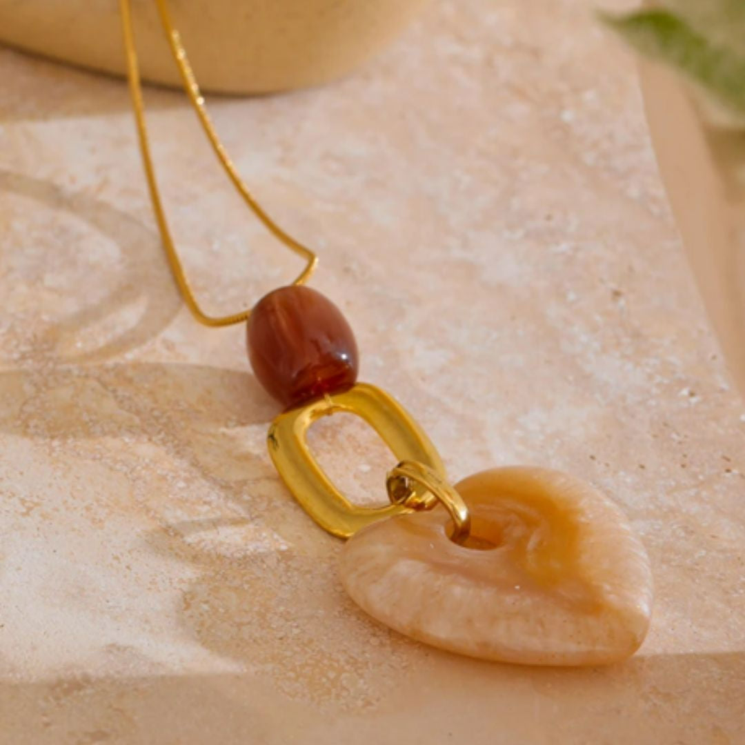 collar largo, collar de suéter, joyería geométrica, colgante corazón, resina acrílica, collar chapado en oro, accesorio resistente, joyería de otoño, moda de invierno, collar dorado para mujer
https://lenorajewelry.com/collar-largo-corazon-dorado-resina-acrilica
