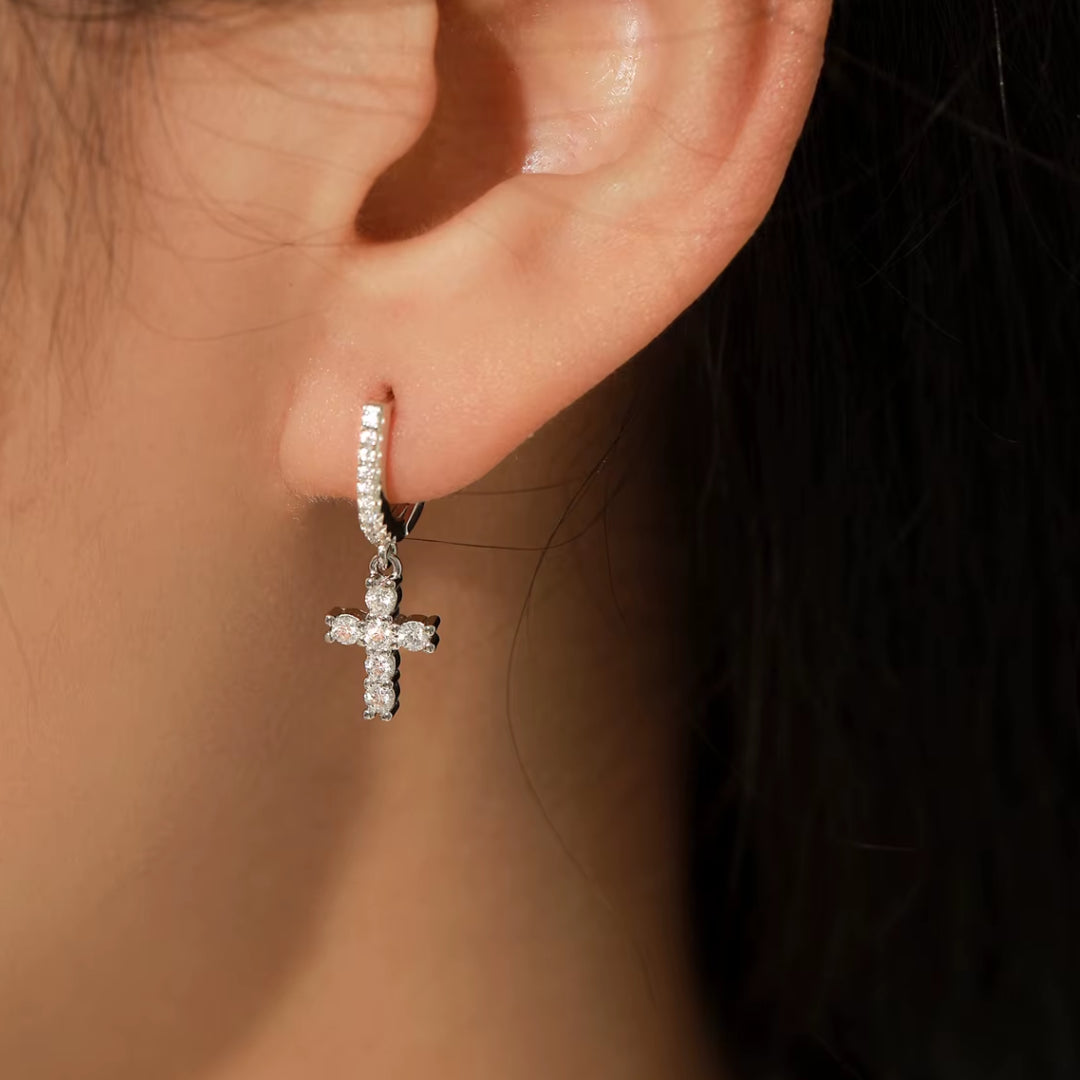 aretes de moissanita, plata 925, joyería de lujo, Lumina Éterna, aros brillantes, moissanita color D, regalos para mujer, joyas ajustables, certificación GRA