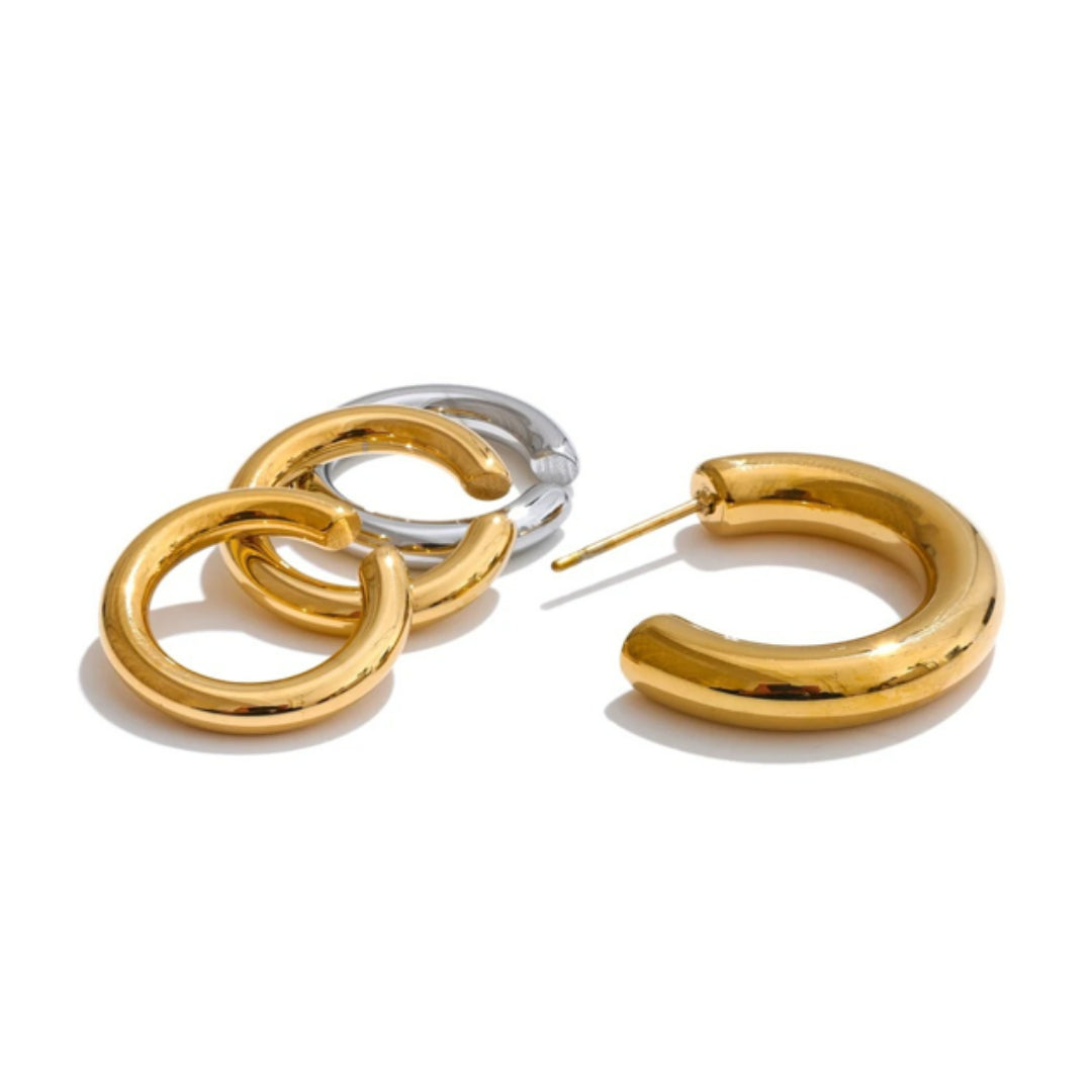 Pendientes Clip Aureo en forma de C oro 18k impermeables – lenorajewelry.com/pendientes-clip-aureo-impermeables, pendientes clip, joyería impermeable, accesorios personalidad, clip para oreja, acero inoxidable oro, LENORA, pendientes forma C, joyas anatómicas, pendientes doble pieza




