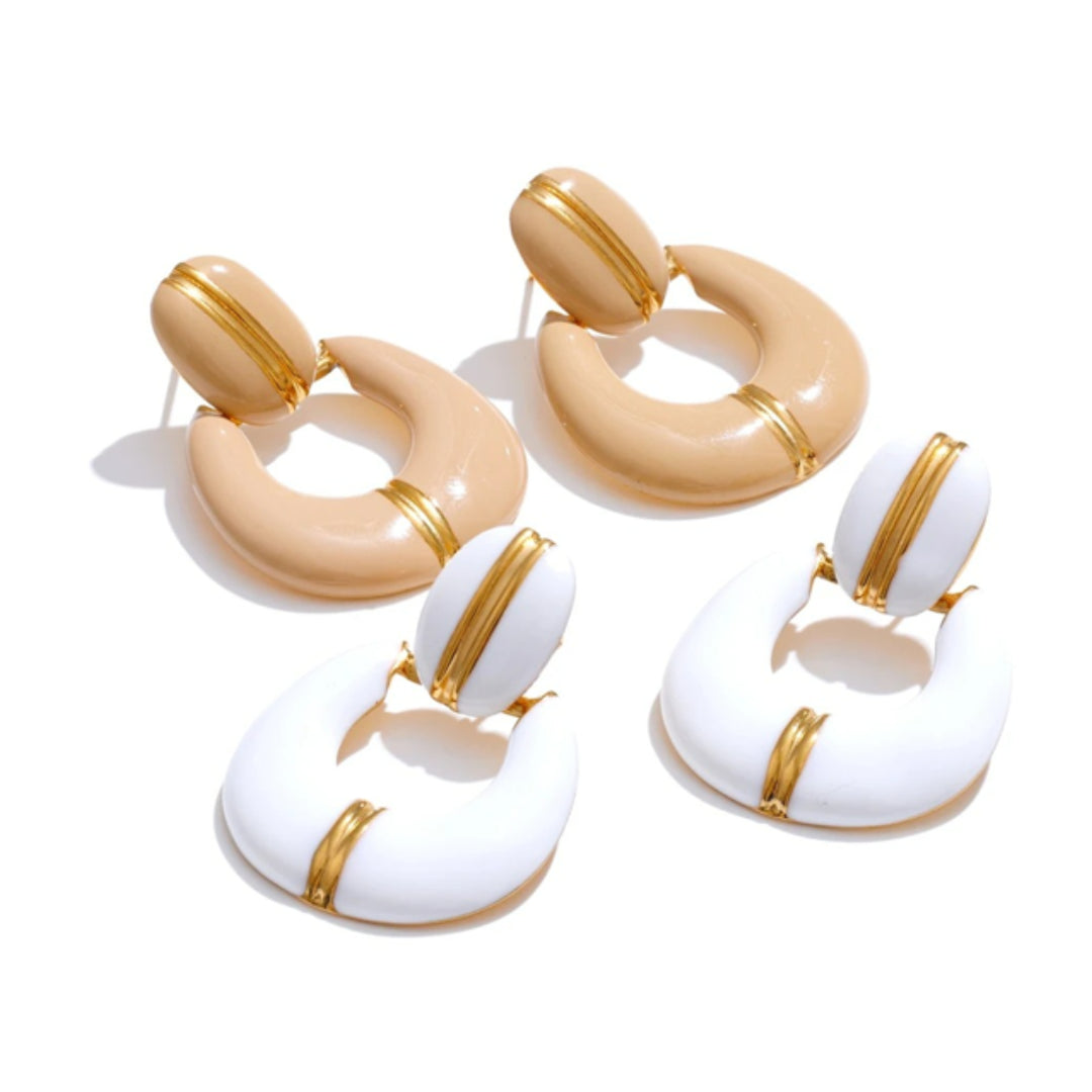 Pendientes Gota Silente en oro 18k y esmalte platino – lenorajewelry.com/pendientes-gota-silente-oro-platino
pendientes de oro, joyería geométrica, pendientes esmaltados, regalo mujer elegante, acero inoxidable oro, LENORA, pendientes minimalistas, joyería moderna