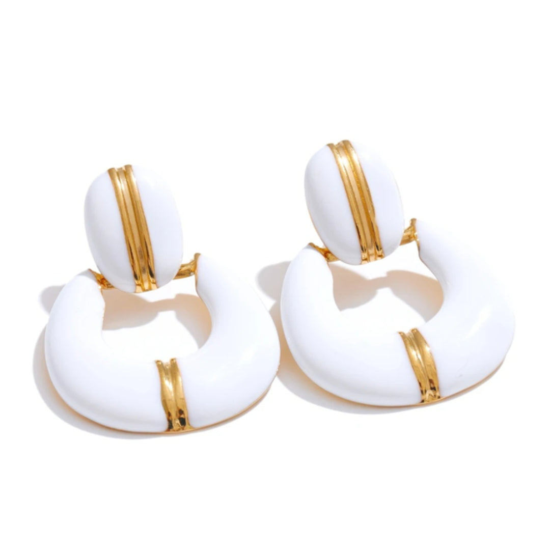 Pendientes Gota Silente en oro 18k y esmalte platino – lenorajewelry.com/pendientes-gota-silente-oro-platino
pendientes de oro, joyería geométrica, pendientes esmaltados, regalo mujer elegante, acero inoxidable oro, LENORA, pendientes minimalistas, joyería moderna