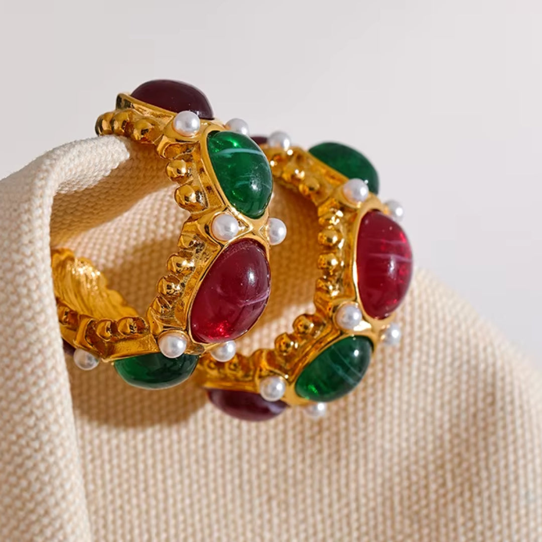 pendientes vintage, aros en forma de C, oro 18k, joyería francesa, Vintage Élan, bisutería dorada, accesorios con perlas, regalos elegantes, joyas con resina