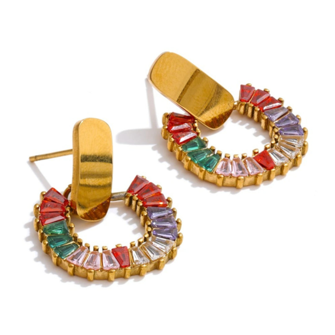 pendientes oro, joyería coreana, aretes geométricos, circonitas coloridas, joyería fina mujer, regalo elegante, acero inoxidable, pendientes moda, LENORA, joyería exclusiva, Pendientes geométricos con circonitas coloridas baño oro – lenorajewelry.com/pendientes-eclipse-cromatico-oro    
