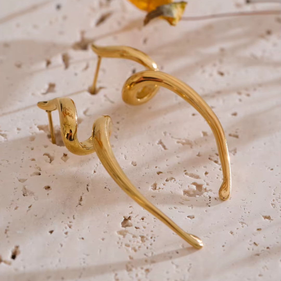 pendientes hipoalergénicos, acero inoxidable, oro PVD, joyería minimalista, Aura Minimal, accesorios diarios, pendientes geométricos, regalos para mujer, joyas versátiles