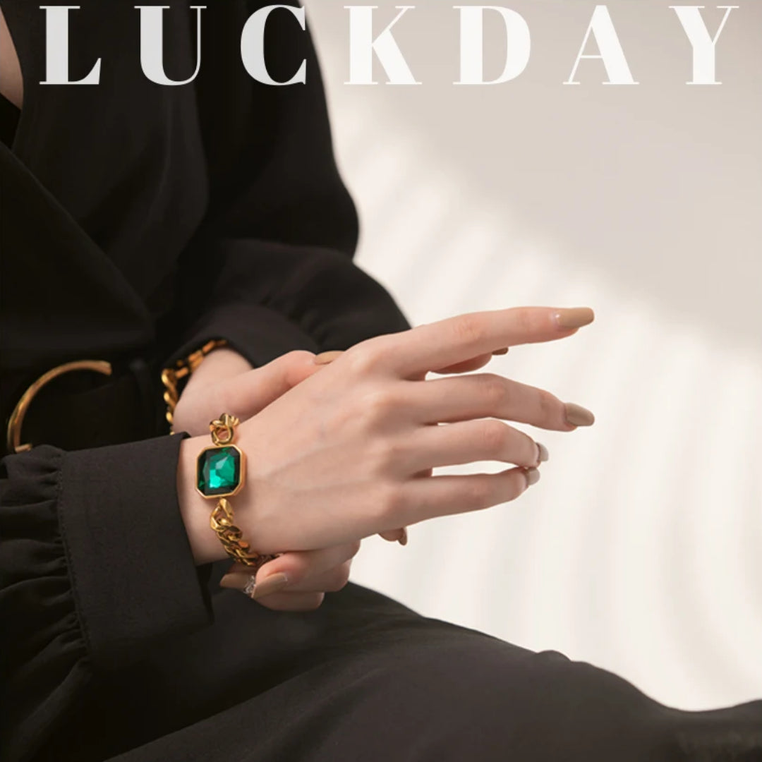 Pulsera Audaz Lenora de acero inoxidable con oro PVD – lenorajewelry.com/pulsera-audaz-lenora, Pulsera de cadena gruesa con cristales verdes, Joyería punk hip hop para mujer, pulsera dorada