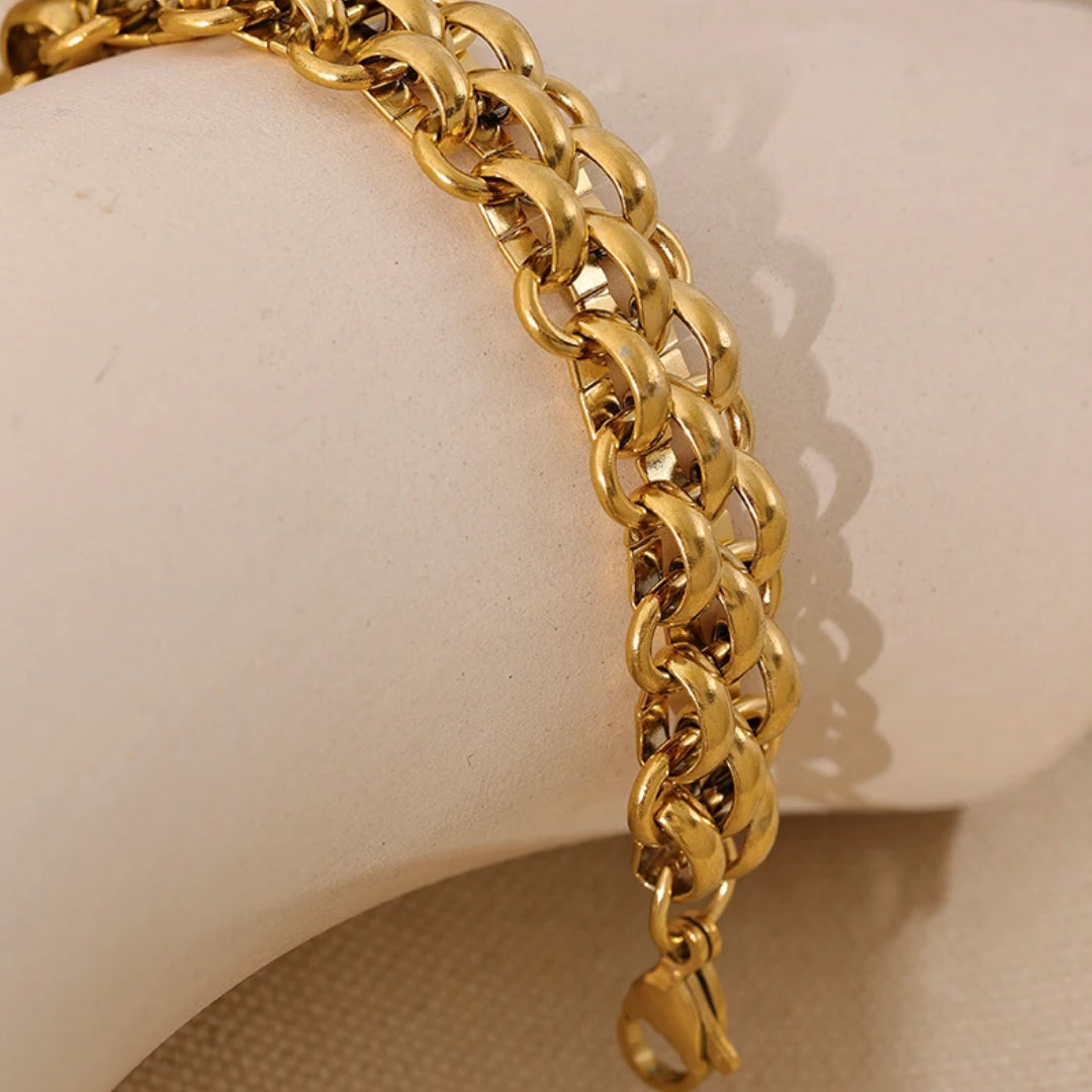 Pulsera Aura Imperecedera cadena cubana ajustable oro 18k – lenorajewelry.com/pulsera-aura-imperecedera-oro-18k
pulsera mujer, joyería oro 18k, acero inoxidable, regalo elegante, cadena cubana, pulsera ajustable, dije joya, joyería hipoalergénica, moda accesorios, Lenora Jewelry