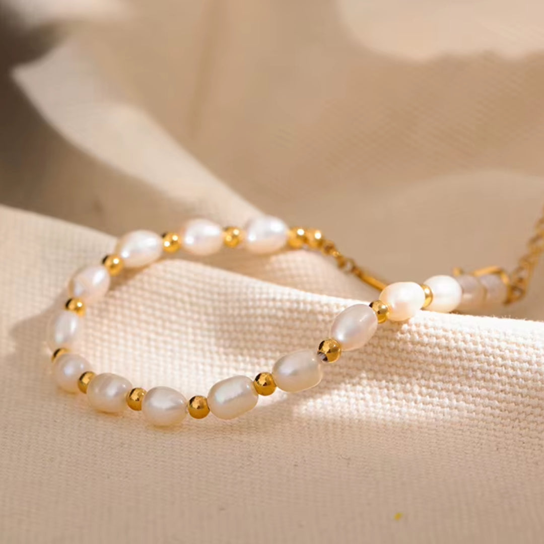 pulsera de perlas, perlas naturales, pulsera artesanal, joyas de verano, acero inoxidable, impermeable, elegante, baño de oro