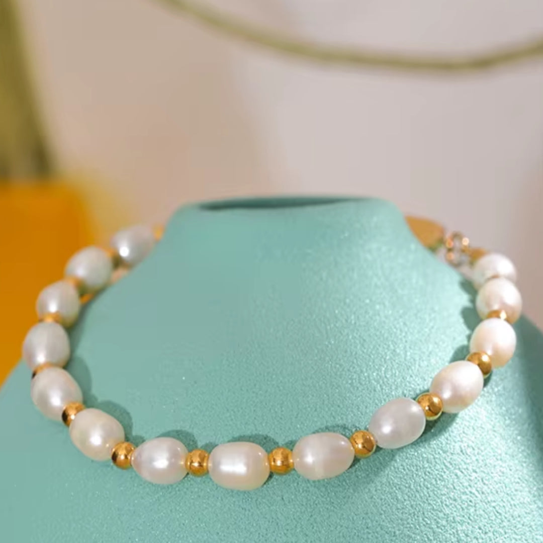 pulsera de perlas, perlas naturales, pulsera artesanal, joyas de verano, acero inoxidable, impermeable, elegante, baño de oro