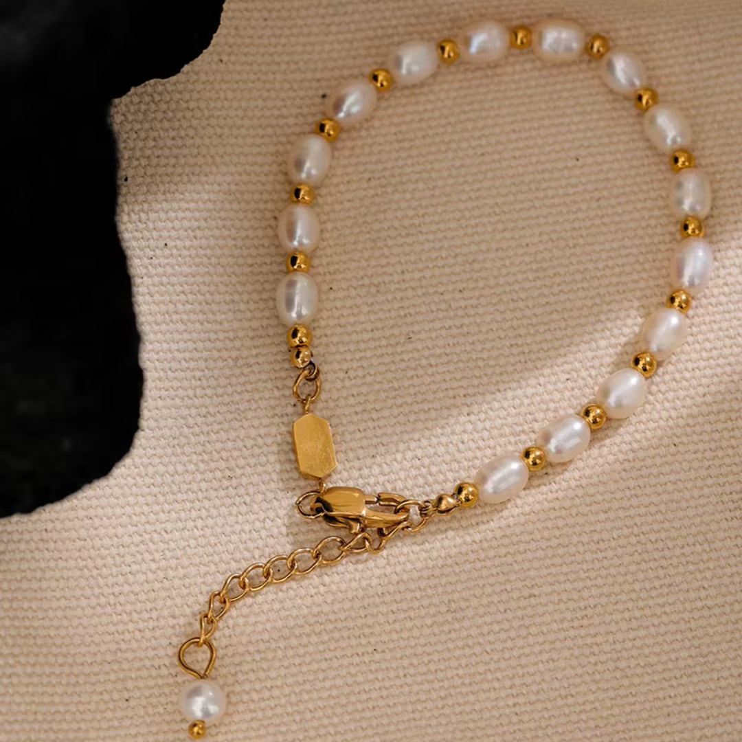 pulsera de perlas, perlas naturales, pulsera artesanal, joyas de verano, acero inoxidable, impermeable, elegante, baño de oro