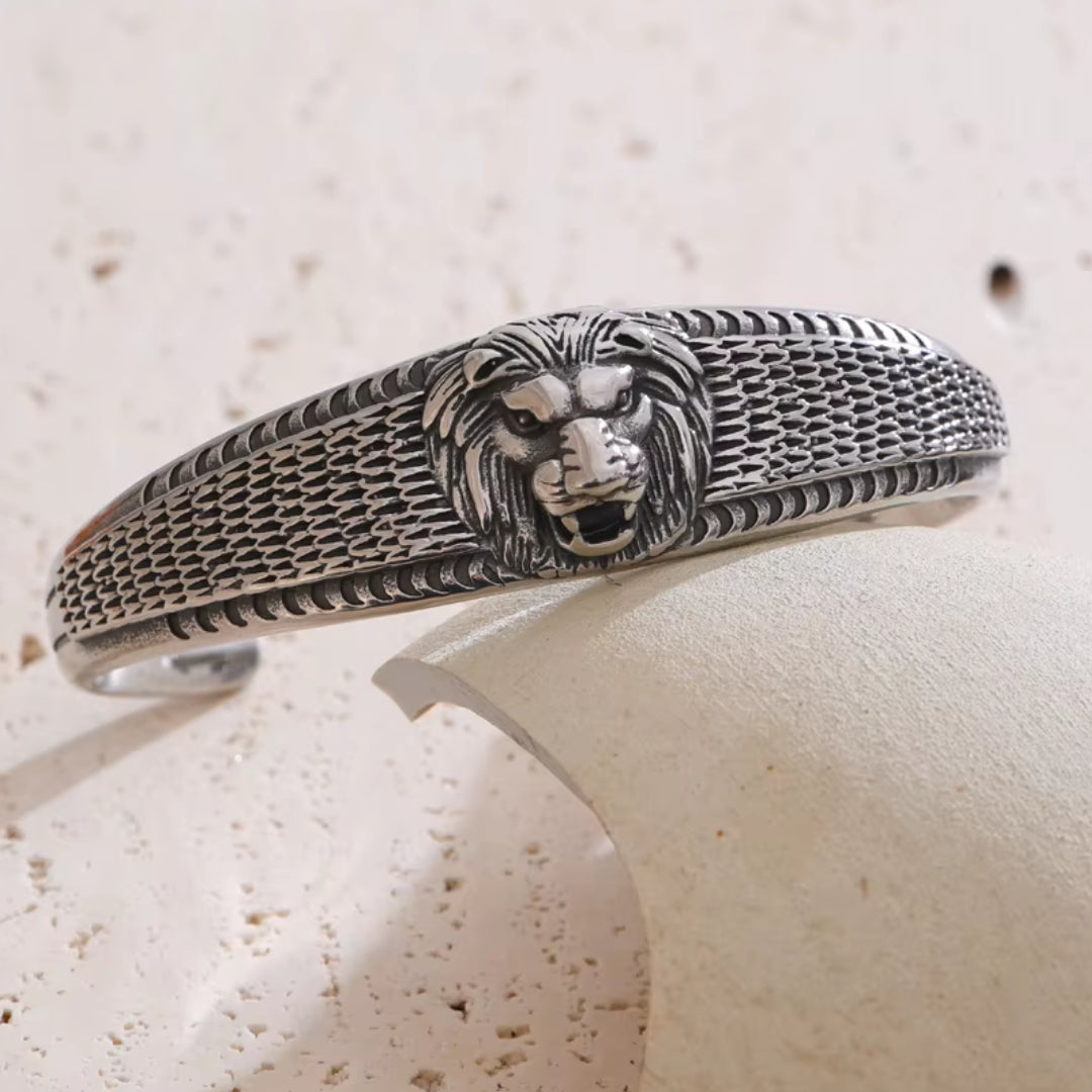 pulsera masculina, joyería vintage, aço inoxidável, accesorios con león, moda clásica, pulsera abierta, regalo para hombres, joyas doradas

