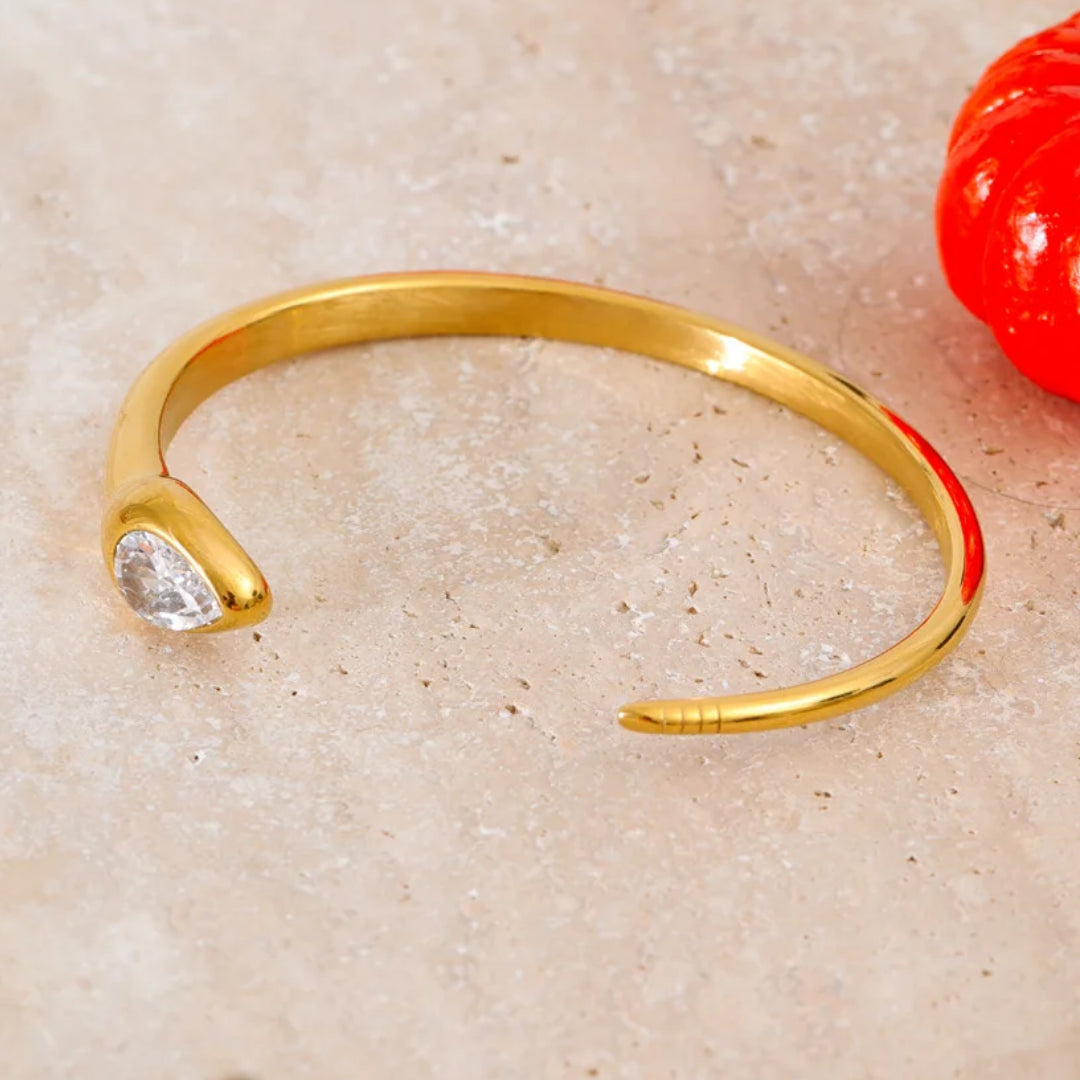 Pulsera tipo cuff con zircônia cúbica brillante, Brazalete dorado de diseño serpiente LENORA, Pulsera Serpentina Dorada con circonias – lenorajewelry.com/pulsera-serpentina-dorada-circonia