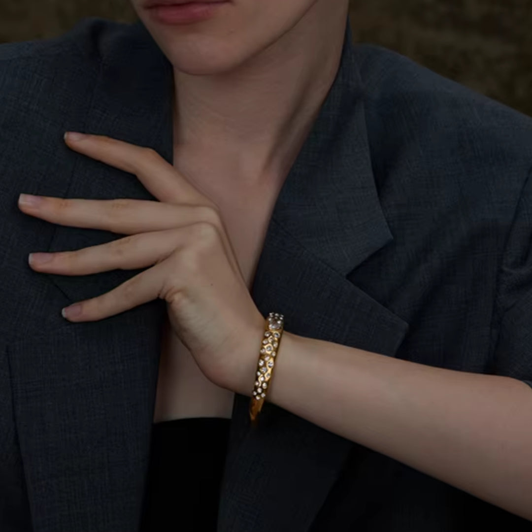 pulsera mujer, joyería acero inoxidable, zirconia cúbica, joyas resistentes al agua, diseño geométrico, moda minimalista