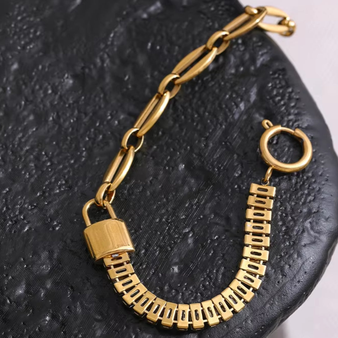 Pulsera de acero inoxidable con baño de oro y zirconia cúbica
https://lenorajewelry.com/pulsera-acero-inoxidable-zirconia-oro