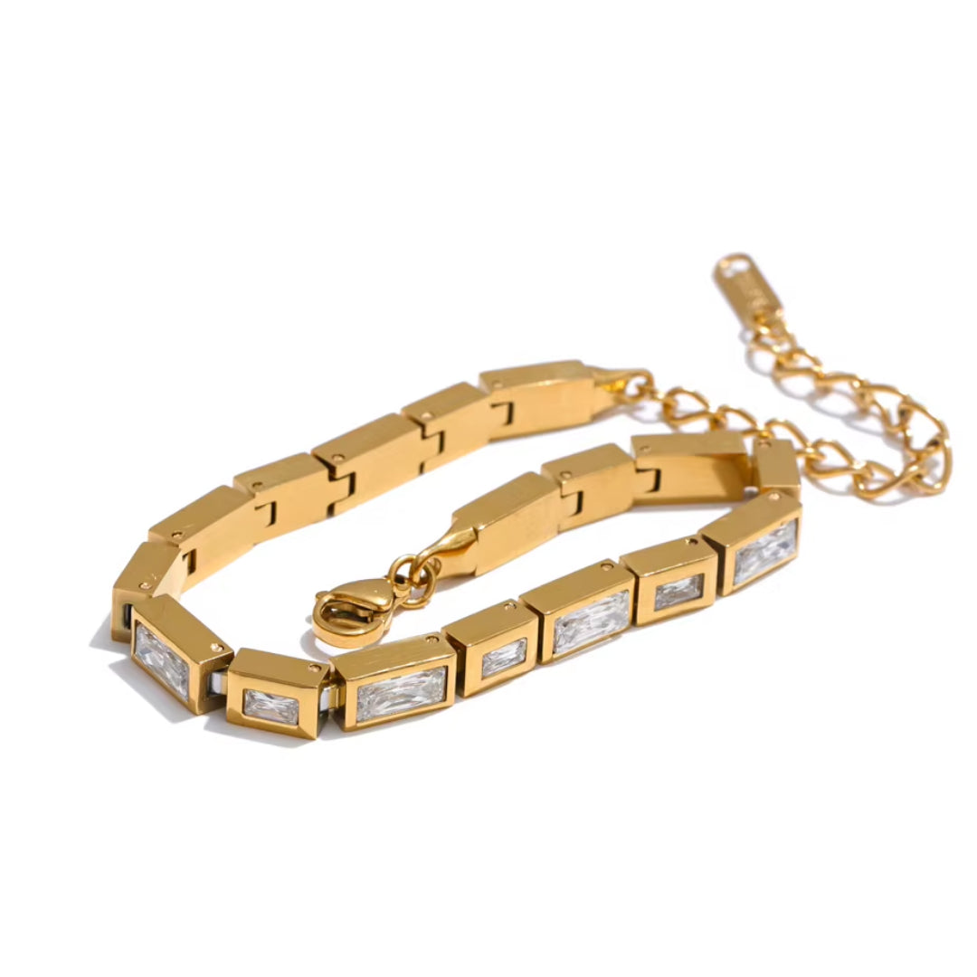 Pulsera ajustable en acero inoxidable plateado y dorado, Brisa Lux – pulsera con circonias cúbicas brillante – lenorajewelry.com/pulsera-brisa-lux, pulsera con circonias, joyería dorada resistente al agua, joyas modernas LENORA, pulsera acero inoxidable mujer, regalo elegante, pulsera lujo plateada