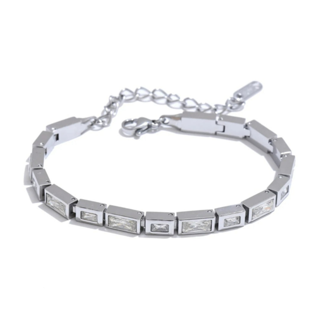 Pulsera ajustable en acero inoxidable plateado y dorado, Brisa Lux – pulsera con circonias cúbicas brillante – lenorajewelry.com/pulsera-brisa-lux, pulsera con circonias, joyería dorada resistente al agua, joyas modernas LENORA, pulsera acero inoxidable mujer, regalo elegante, pulsera lujo plateada