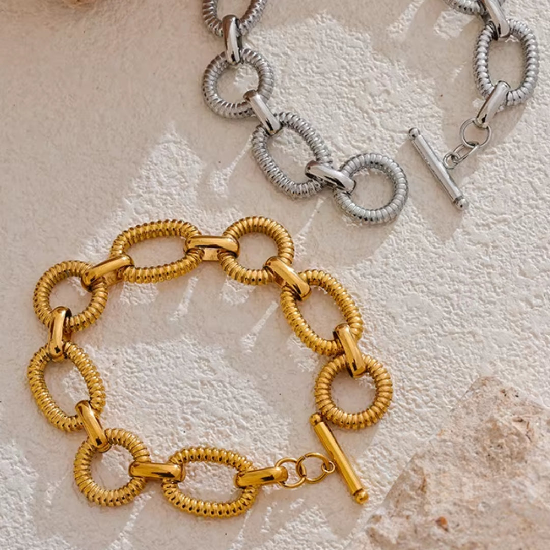 BoldLink Bracelet, pulsera unisex, pulsera de cadena ovalada, acero inoxidable 316L, joyería chapada en oro 18K, pulsera de diseño audaz, accesorio elegante para hombres, accesorio elegante para mujeres, pulsera de textura metálica, Lenora Jewelry, joyería de declaración

