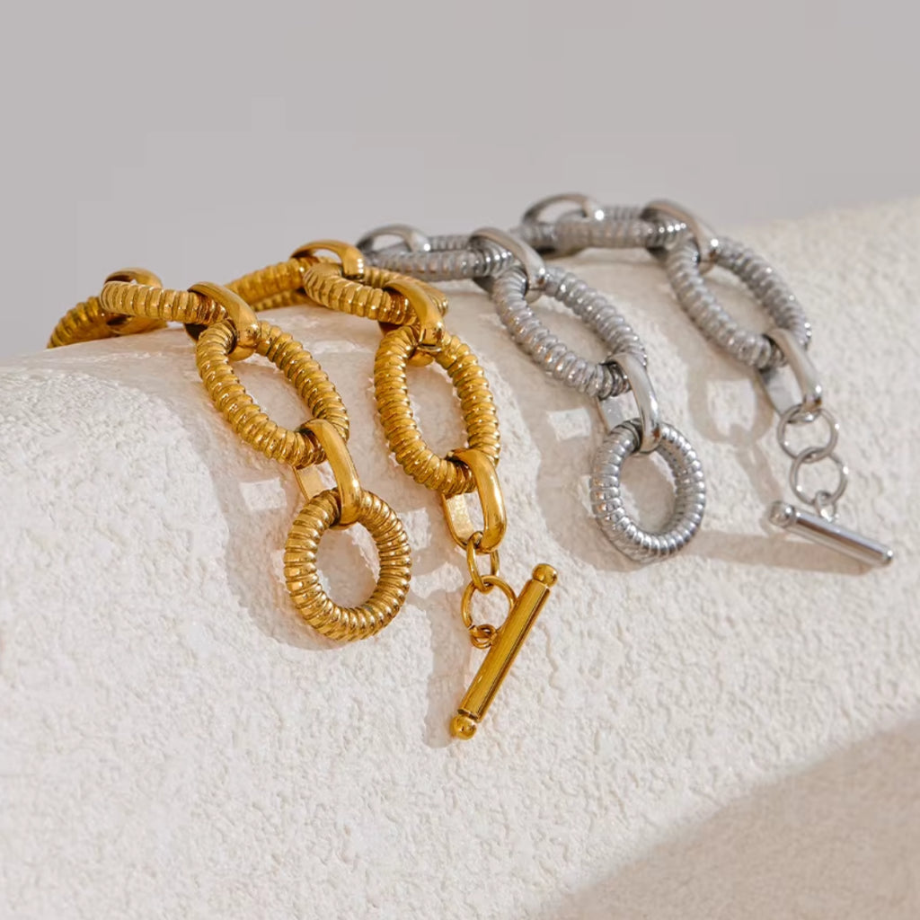 BoldLink Bracelet, pulsera unisex, pulsera de cadena ovalada, acero inoxidable 316L, joyería chapada en oro 18K, pulsera de diseño audaz, accesorio elegante para hombres, accesorio elegante para mujeres, pulsera de textura metálica, Lenora Jewelry, joyería de declaración

