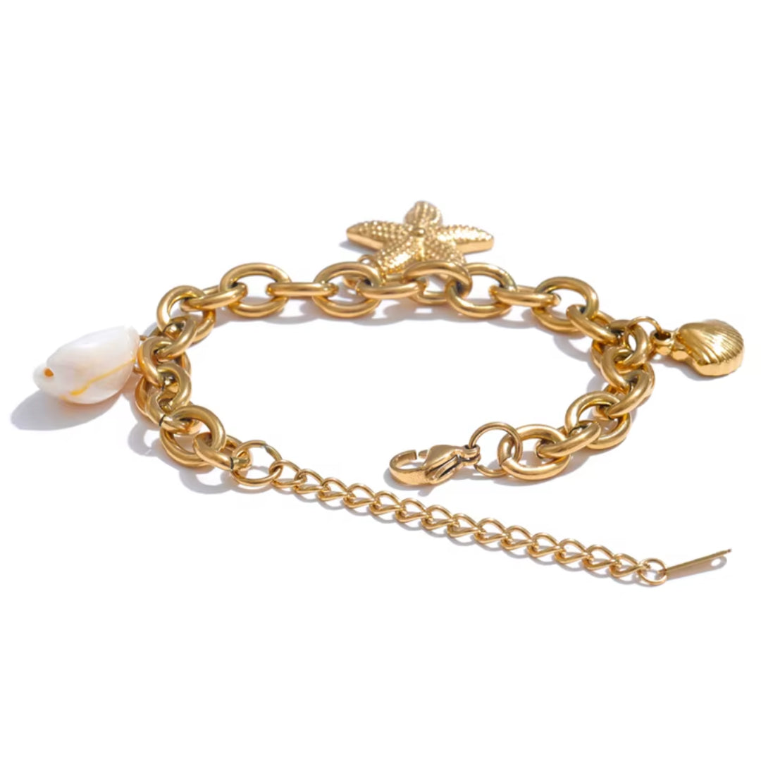 OceanGlow Charm Bracelet, pulsera de conchas naturales, pulsera con estrellas de mar, joyería de verano, pulsera resistente al agua, joyería chapada en oro 18K, pulsera ajustable para mujeres, Lenora Jewelry, accesorios para vacaciones, pulsera con diseño de océano