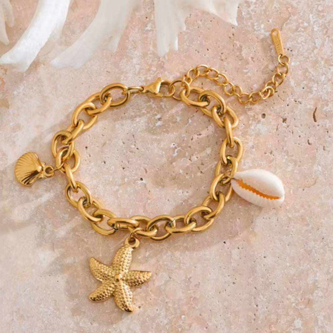 OceanGlow Charm Bracelet, pulsera de conchas naturales, pulsera con estrellas de mar, joyería de verano, pulsera resistente al agua, joyería chapada en oro 18K, pulsera ajustable para mujeres, Lenora Jewelry, accesorios para vacaciones, pulsera con diseño de océano