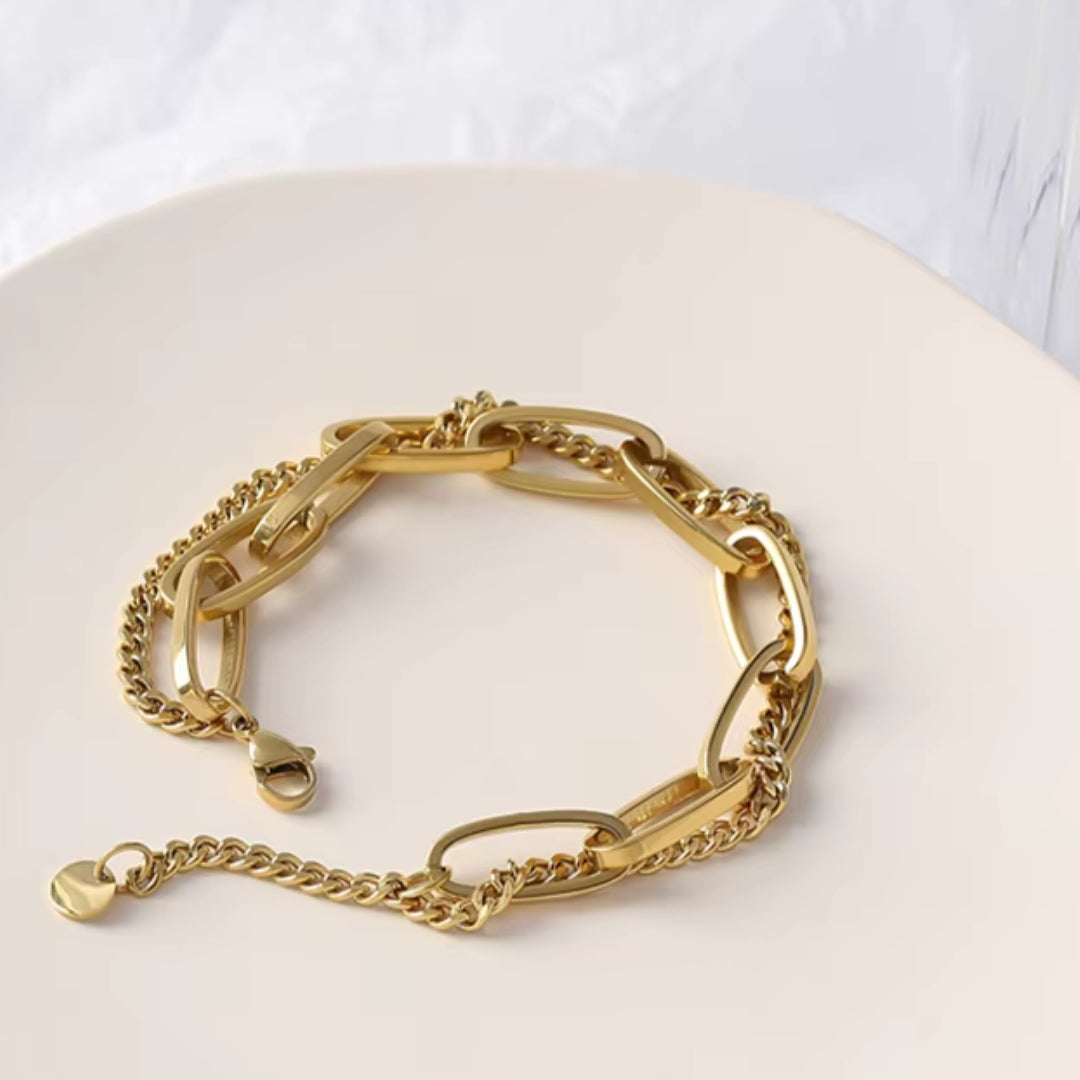 Pulsera dorada de acero inoxidable con textura geométrica
https://lenorajewelry.com/pulsera-acero-inoxidable-dorado-geometrico