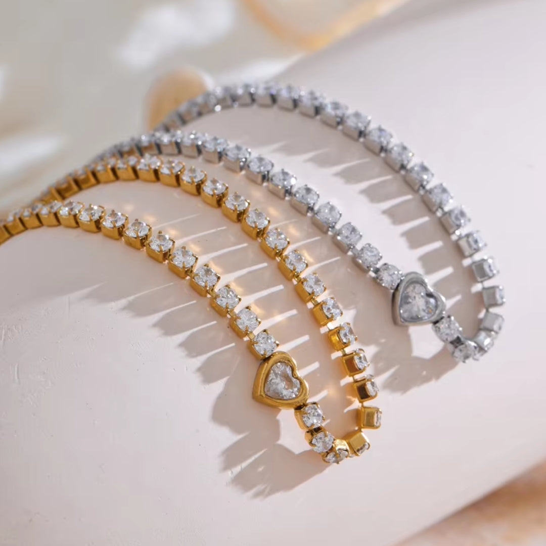 LumiHeart Pulsera, pulsera de corazón, pulsera zirconia cúbica, acero inoxidable, joyería chapada en oro 18K, pulsera brillante para mujeres, accesorio elegante, pulsera impermeable, regalo especial para mujeres, Lenora Jewelry

