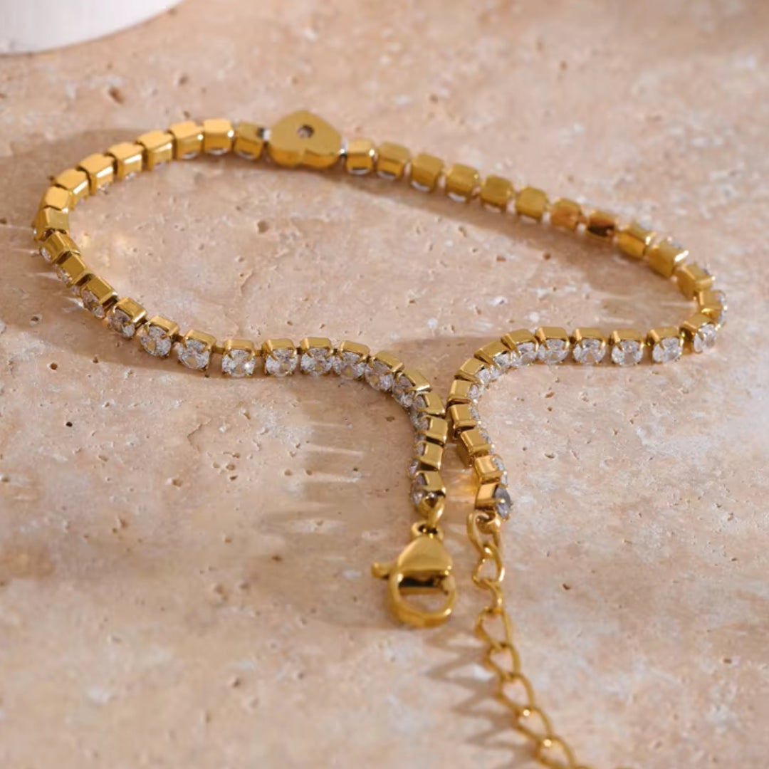 LumiHeart Pulsera, pulsera de corazón, pulsera zirconia cúbica, acero inoxidable, joyería chapada en oro 18K, pulsera brillante para mujeres, accesorio elegante, pulsera impermeable, regalo especial para mujeres, Lenora Jewelry

