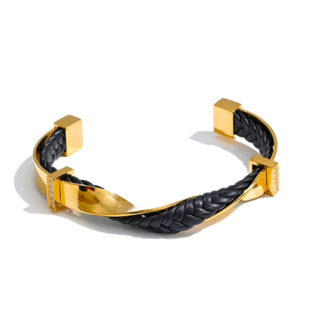Pulsera trenzada elegante con zirconia cúbica – lenorajewelry.com/pulsera-trenza-dorada-cuero-zirconia, pulsera de cuero mujer, pulsera trenzada dorada, joyería moderna, brazalete con zirconia, pulsera elegante resistente al agua, LENORA joyas