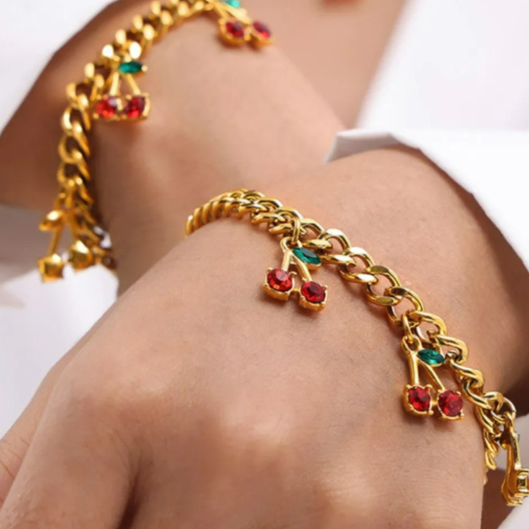 GlowLink Zirconia, collar y pulsera con zirconia, set de joyería elegante, joyería chapada en oro 18K, joyería minimalista, pulsera ajustable, collar de cadena con zirconia, joyería para mujeres modernas, Lenora Jewelry, joyería ligera y delicada