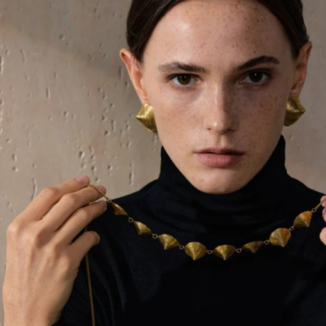 joyas doradas, collar y aretes, set geométrico, accesorios de moda, acero inoxidable