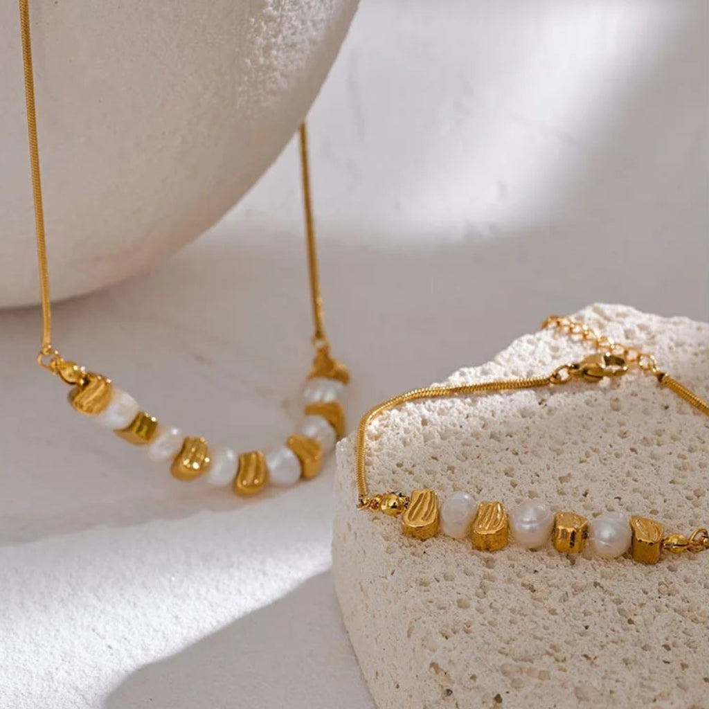 set collar y pulsera, perlas naturales, oro 18k, Línea Marina, joyería artesanal, acero inoxidable, estilo vintage, regalos para mujer, accesorios ajustables