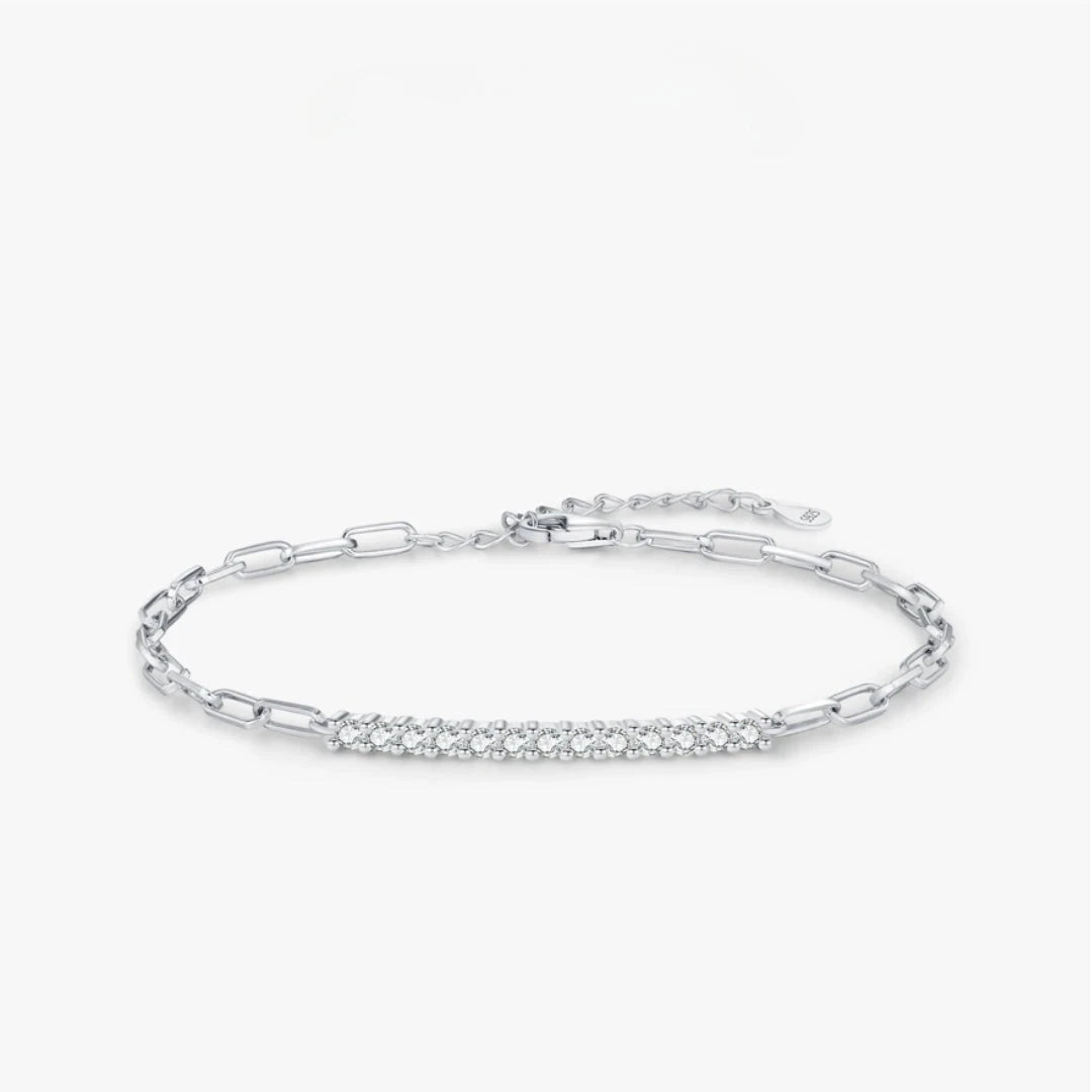 pulsera apilable de plata, pulsera de ley con moissanita, pulsera de plata de ley, pulsera con moissanita brillante, joyería apilable, pulsera de plata elegante, pulsera de lujo con moissanita, joyería de moda, pulsera de alta calidad, accesorio apilable, pulsera de plata para mujeres, pulsera de moissanita, joyería de plata de ley, pulsera sofisticada