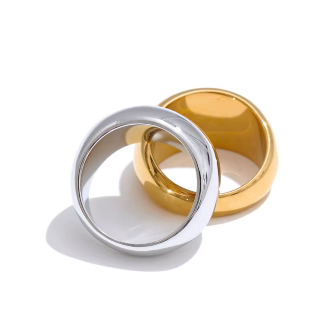 anillo minimalista, acero inoxidable, oro 18k, anillo texturizado, joyería elegante, anillo para mujeres, accesorios de lujo