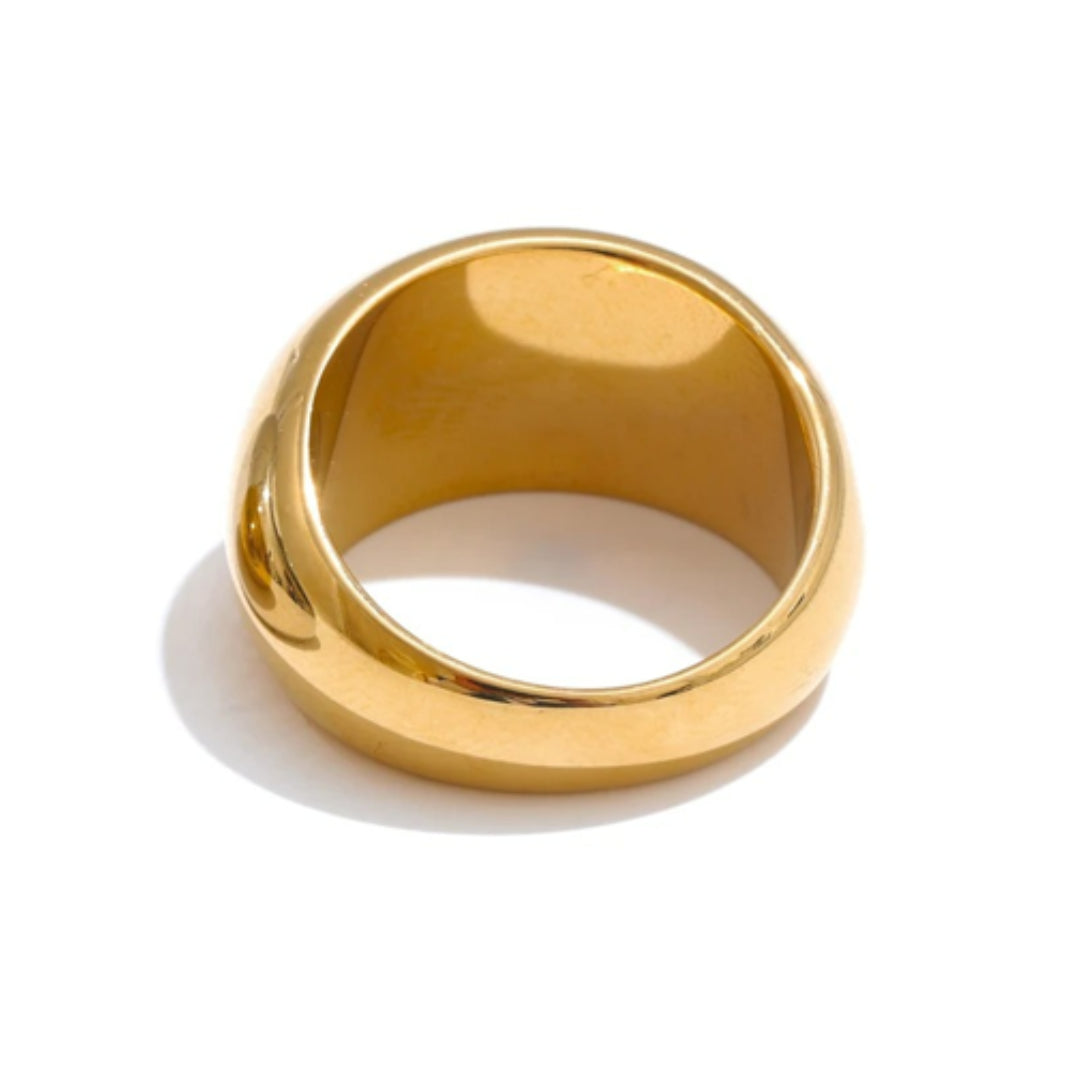 anillo minimalista, acero inoxidable, oro 18k, anillo texturizado, joyería elegante, anillo para mujeres, accesorios de lujo